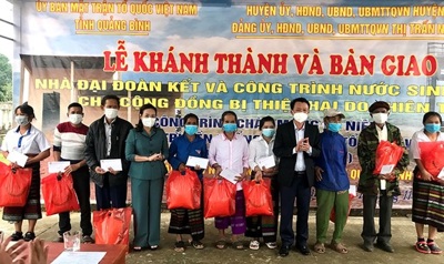 Quảng Bình: Bàn giao 5 nhà Đại đoàn kết và 2 công trình nước sạch cho người Bru Vân Kiều